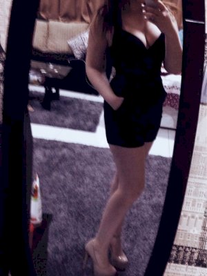 פלור נערת ליווי חמודה